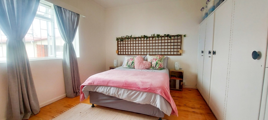 4 Bedroom Property for Sale in Struisbaai Western Cape